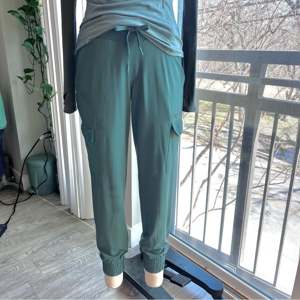 All in Motion Stylish Green Cargo Joggers Small